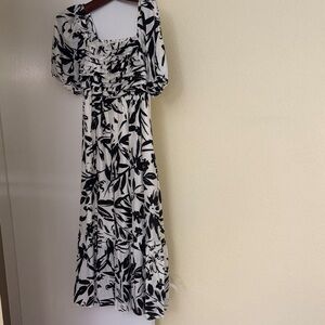 Chic Black and White Floral Maxi Dress Size L.  NWOT